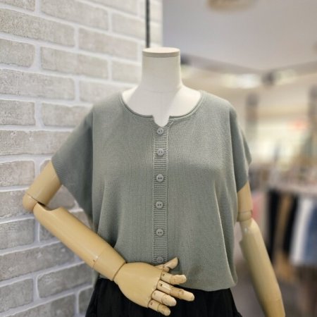 버튼 장식 슬리브리스 니트