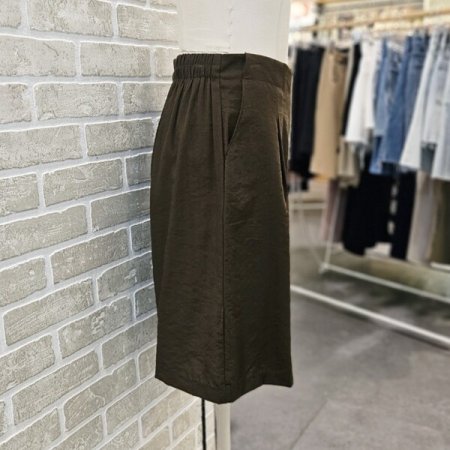 턱 장식 버뮤다 팬츠