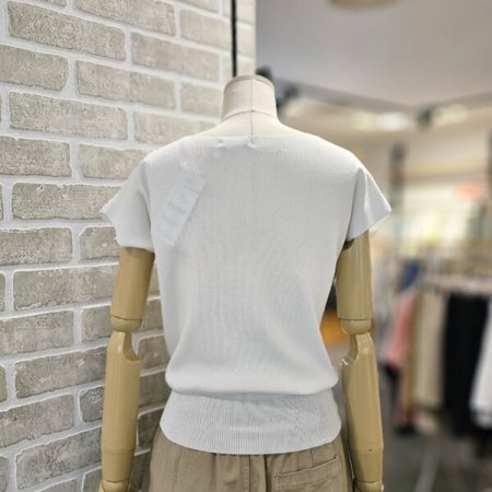 보트넥 니트 슬리브리스