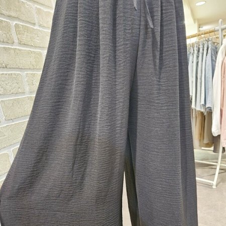 턱 장식 뒷 밴딩 팬츠