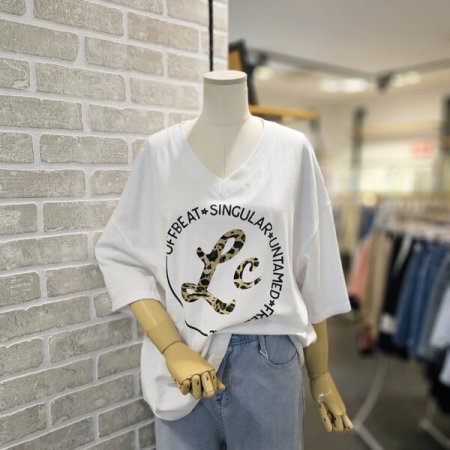 호피 나염 브이넥 티셔츠