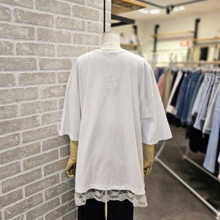밑단 레이스 오버핏 티셔츠