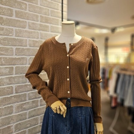 로고 자수 꽈배기 가디건