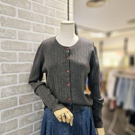 로고 자수 꽈배기 가디건