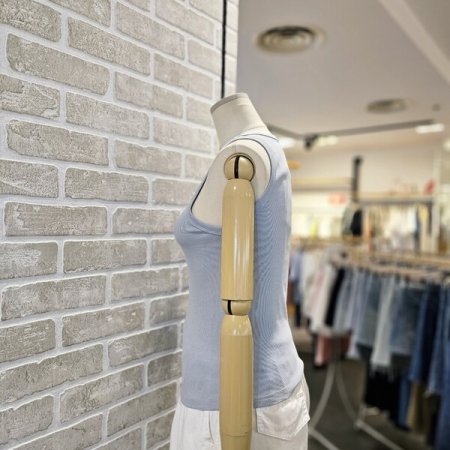 베이직 라운드넥 슬리브리스