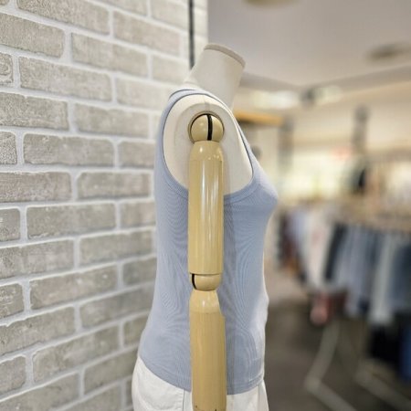 베이직 라운드넥 슬리브리스