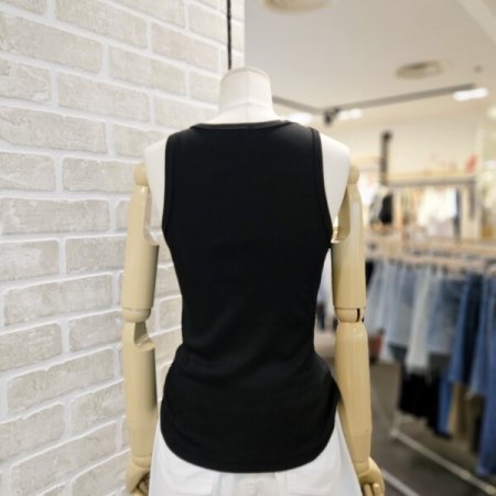 베이직 라운드넥 슬리브리스