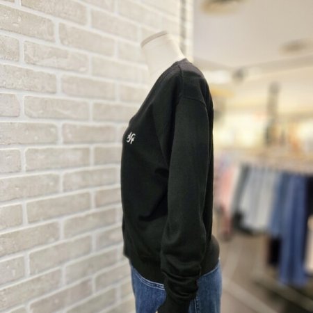 울 혼방 로고 자수 브이넥 가디건