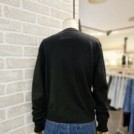 울 혼방 로고 자수 브이넥 가디건