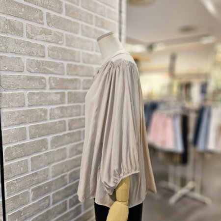 셔링 요크 블라우스