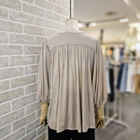 셔링 요크 블라우스