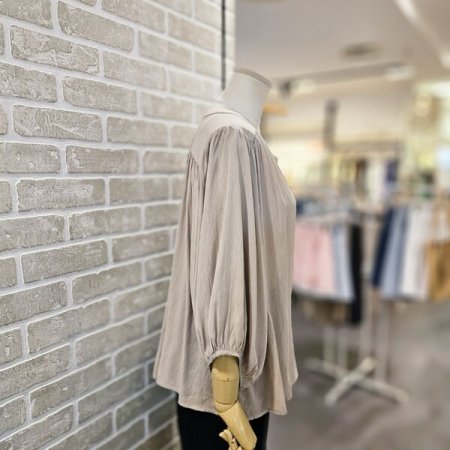 셔링 요크 블라우스