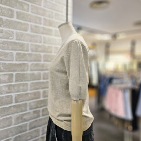 브이넥 반팔 니트