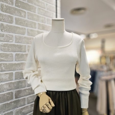 스퀘어넥 골지 니트