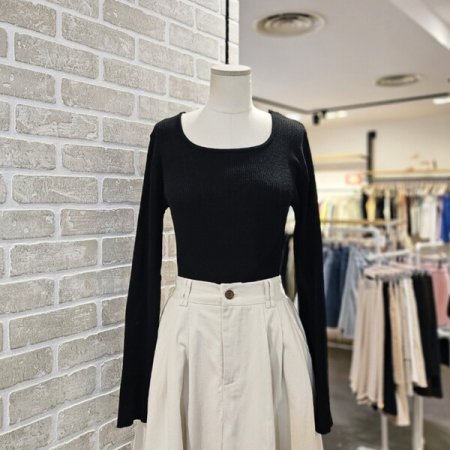 스퀘어넥 골지 니트