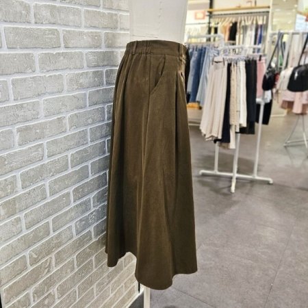 턱 장식 플레어 스커트