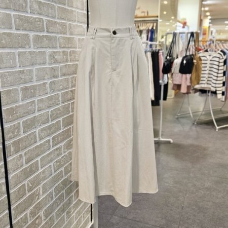 턱 장식 플레어 스커트