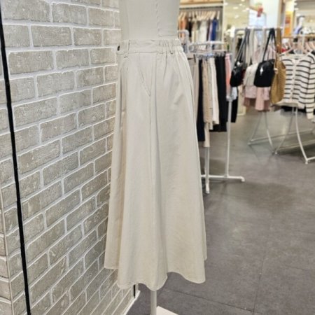 턱 장식 플레어 스커트