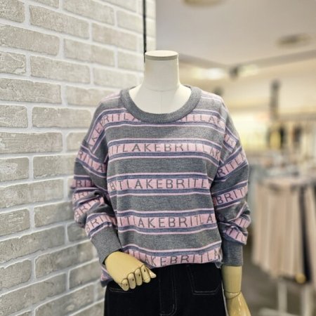 라운드넥 로고 니트