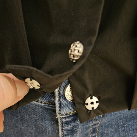 금속버튼 밑단셔링 블라우스