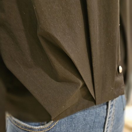 금속버튼 밑단셔링 블라우스