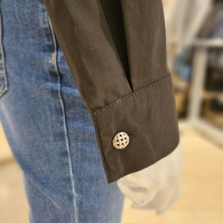 금속버튼 밑단셔링 블라우스