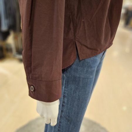 포켓 자수 밑단 핀턱 셔츠