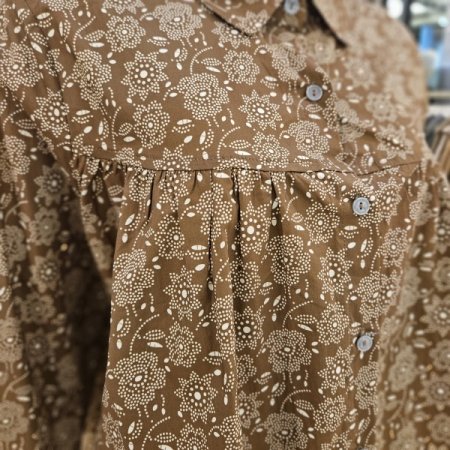 플라워 패턴 볼륨 면 블라우스