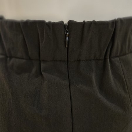 뒷밴딩 언발 핀턱 트임 스커트