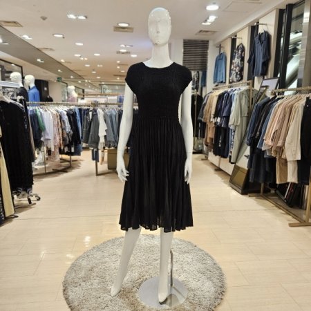 캡소매 라운드넥 플리츠 롱원피스