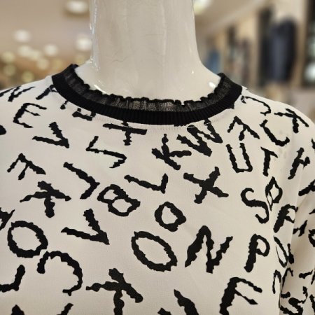 알파벳 프린트 5부 쉬폰 블라우스