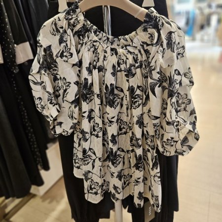 밴딩 넥 프라워 쉬폰 블라우스