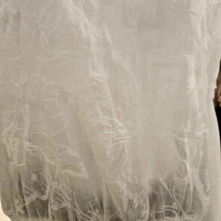 꽃자수 린넨 반팔 라운드 니트