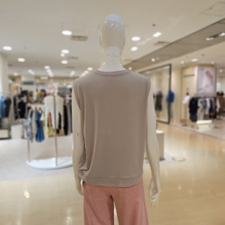 라운드넥 민소매 티셔츠