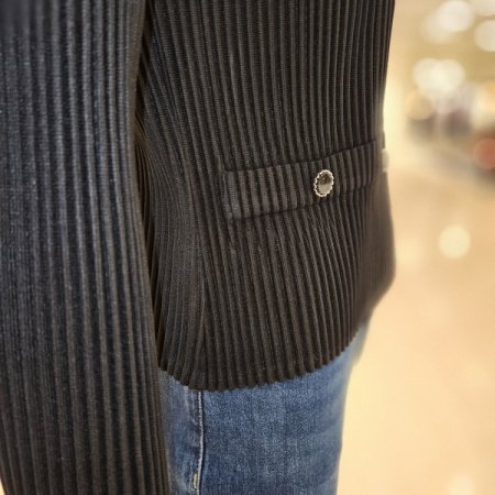 물결라인 플리츠 단추 재킷