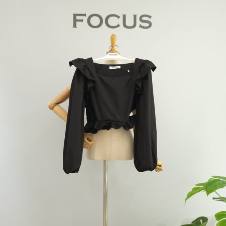 프릴 스퀘어넥 블라우스