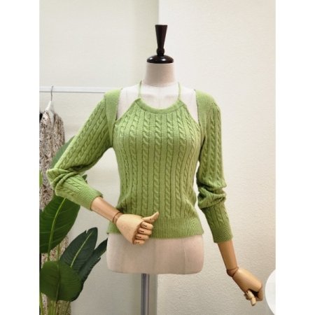 홀터넥 꽈베기 니트