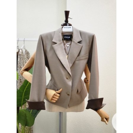 소매 배색 레터링 장식 자켓