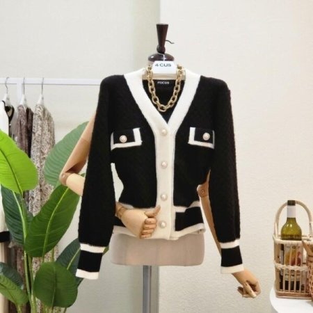 브이 와플 진주 단추 가디건