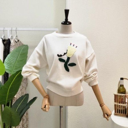 튤립 자수 포인트 라운드 니트