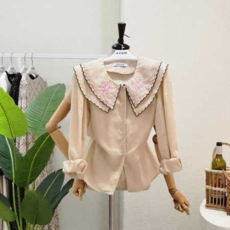 더블 빅카라 자수 포인트 블라우스
