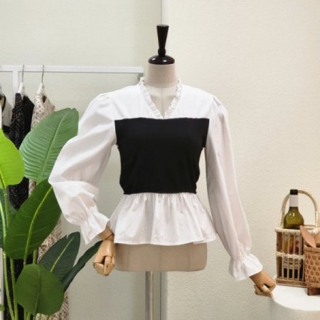 배색 포인트 프릴 블라우스