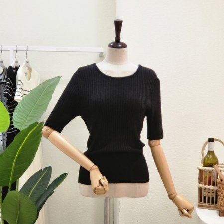 부클 슬림 라운드 니트