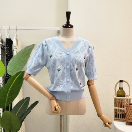 튤립 자수 브이넥 가디건