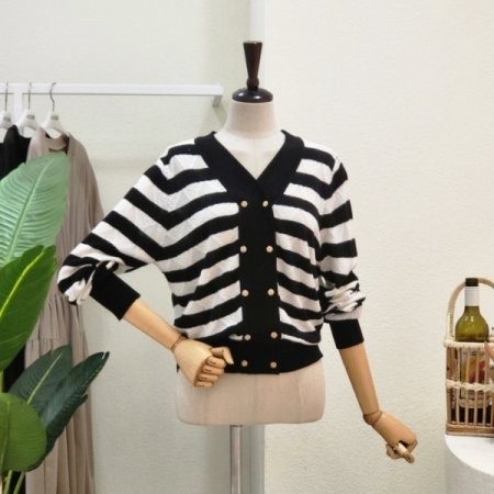 더블 버튼 브이넥 가디건