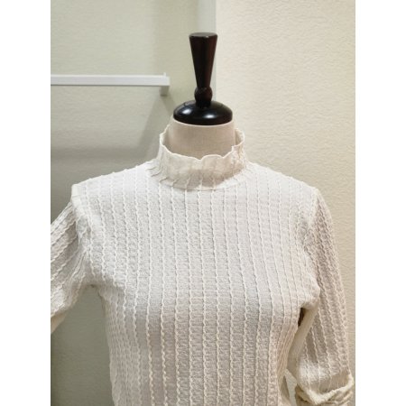 버블 뒷단추 하이넥 블라우스