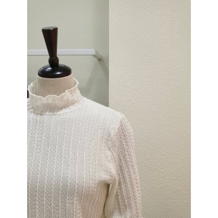 버블 뒷단추 하이넥 블라우스