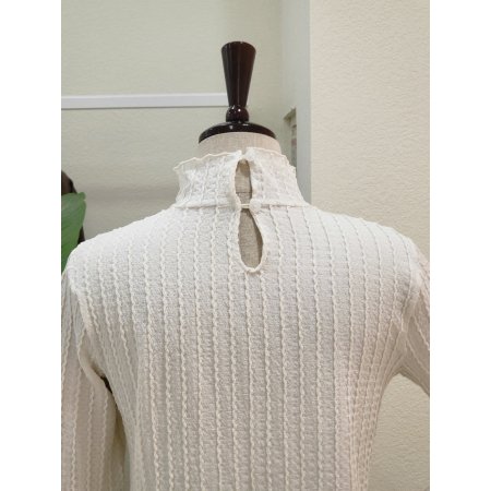 버블 뒷단추 하이넥 블라우스