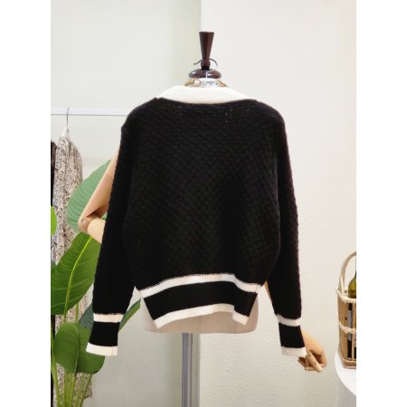 진주 버튼 브이넥 니트