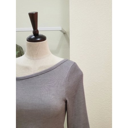 언발런스넥 트임 티셔츠